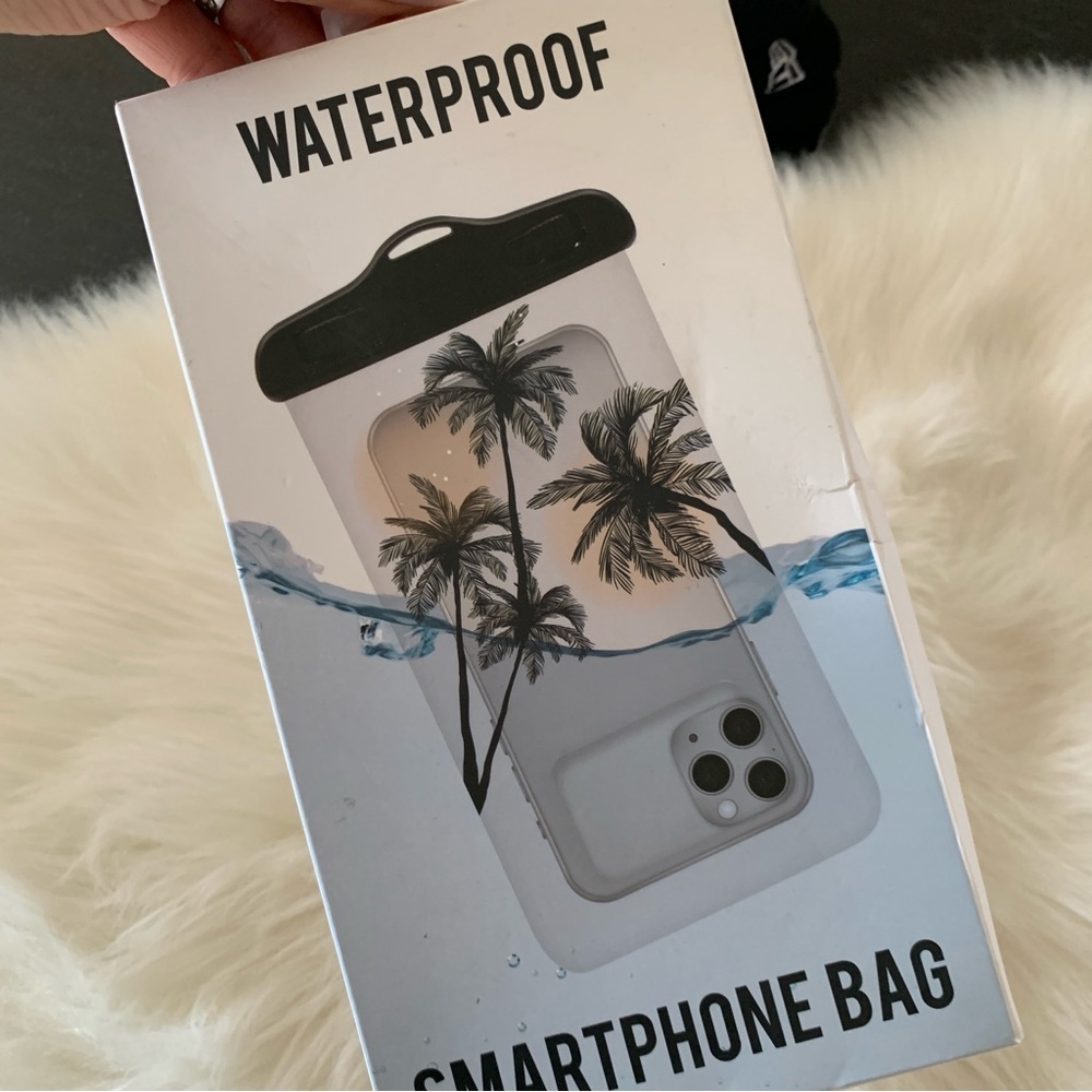 Urban Outfitters Waterproof Smartphone Bag -Black